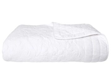 couvre lit blanc destinée